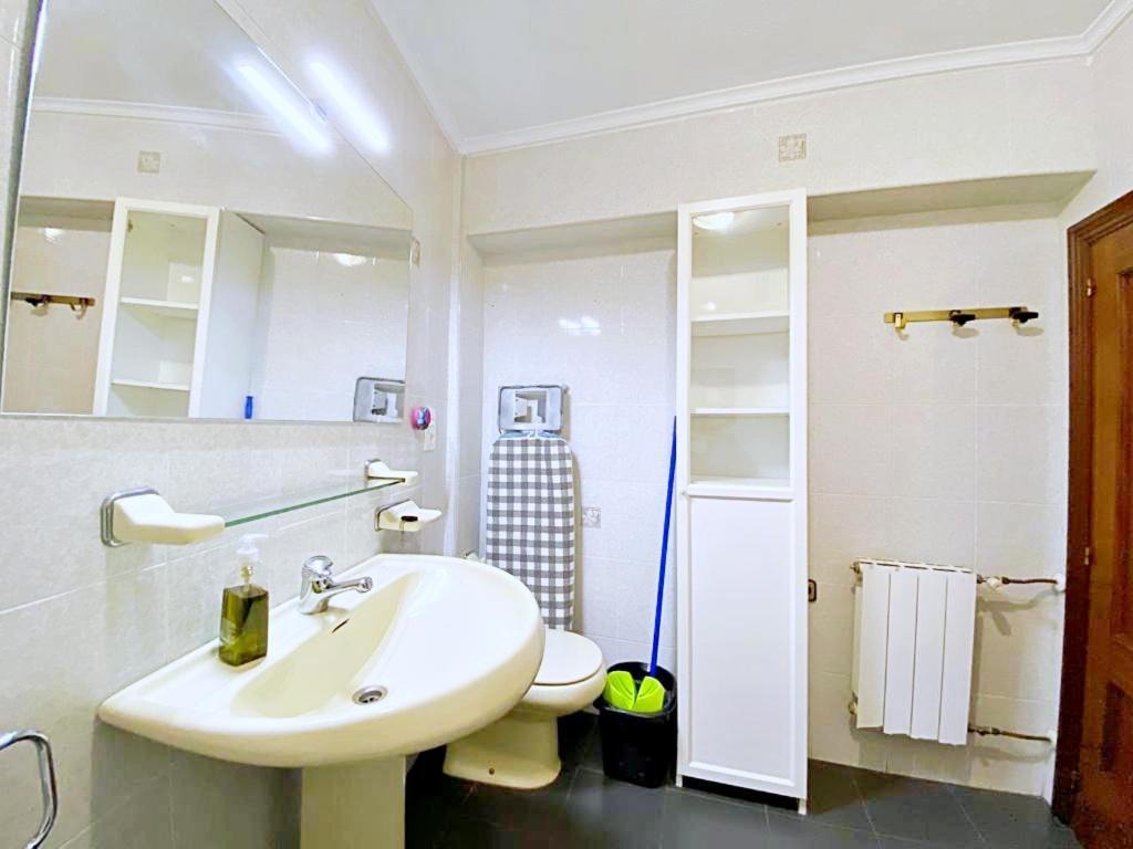 Apartamentos Milán 1 wifi y parking gratuito Oviedo Exterior foto