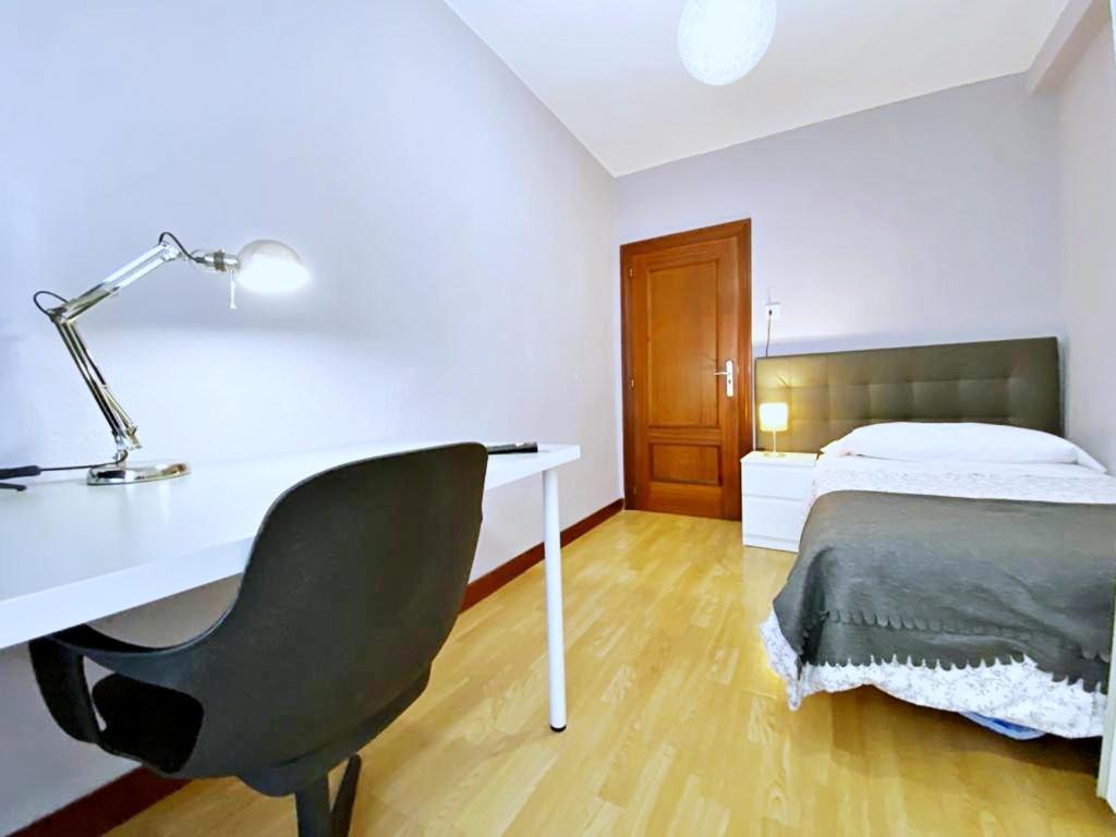Apartamentos Milán 1 wifi y parking gratuito Oviedo Exterior foto