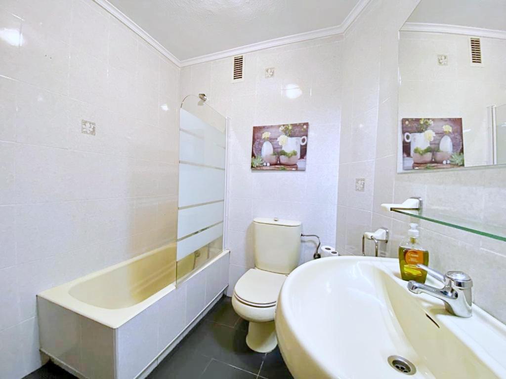 Apartamentos Milán 1 wifi y parking gratuito Oviedo Exterior foto