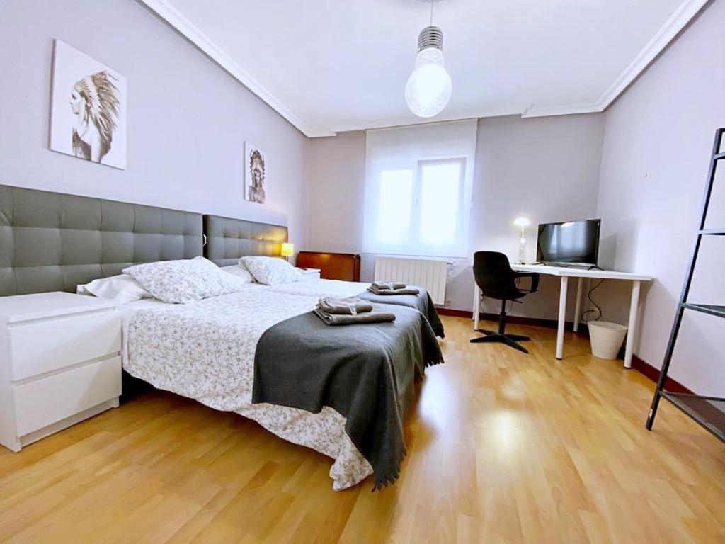 Apartamentos Milán 1 wifi y parking gratuito Oviedo Exterior foto