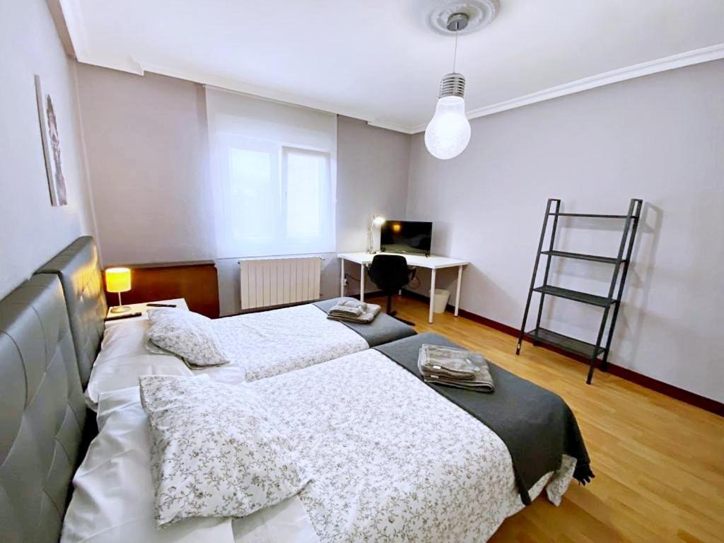Apartamentos Milán 1 wifi y parking gratuito Oviedo Exterior foto